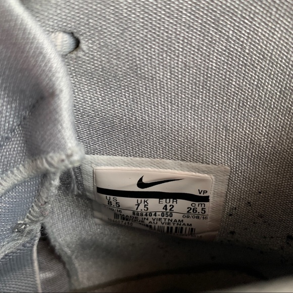 Nike Zoom Clear Out Basketball Shoes - Picture 11 of 13